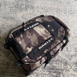 Carryon Oakley Rolling Suitcase